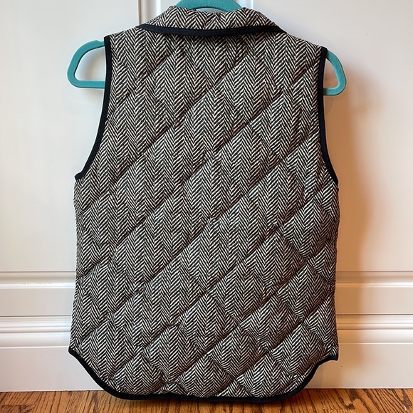 J. Crew Women’s quilted puff vest, size XS, black/off-white herringbone print - Picture 3 of 4